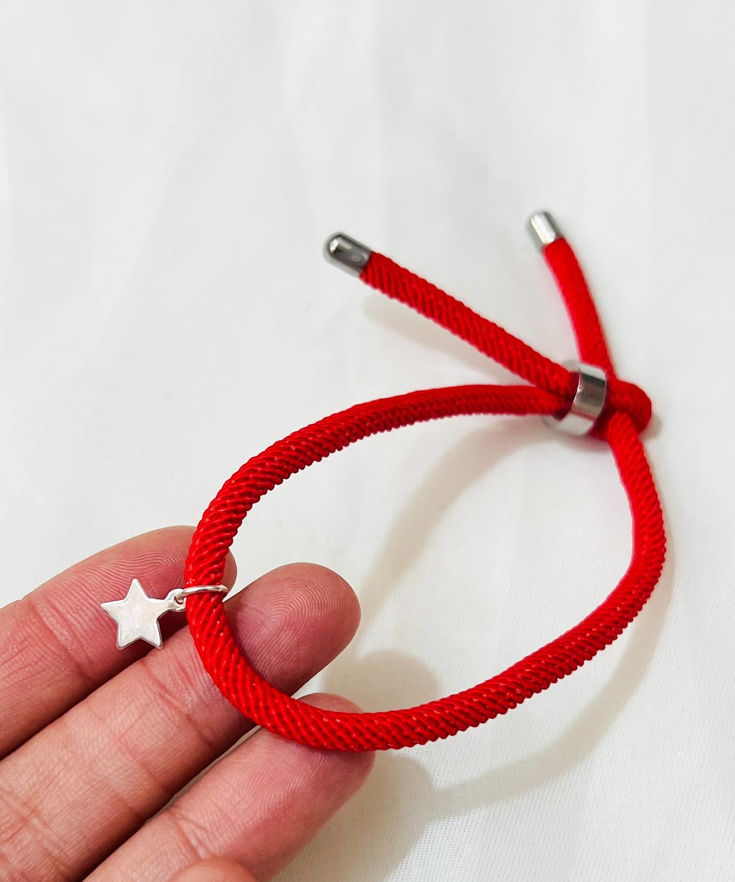 Pulsera roja estrella