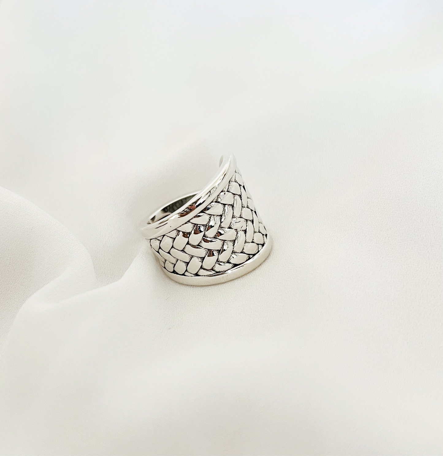 Anillo Tais