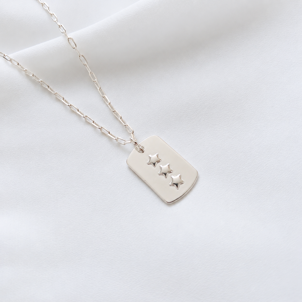 Collar placa estrella triple
