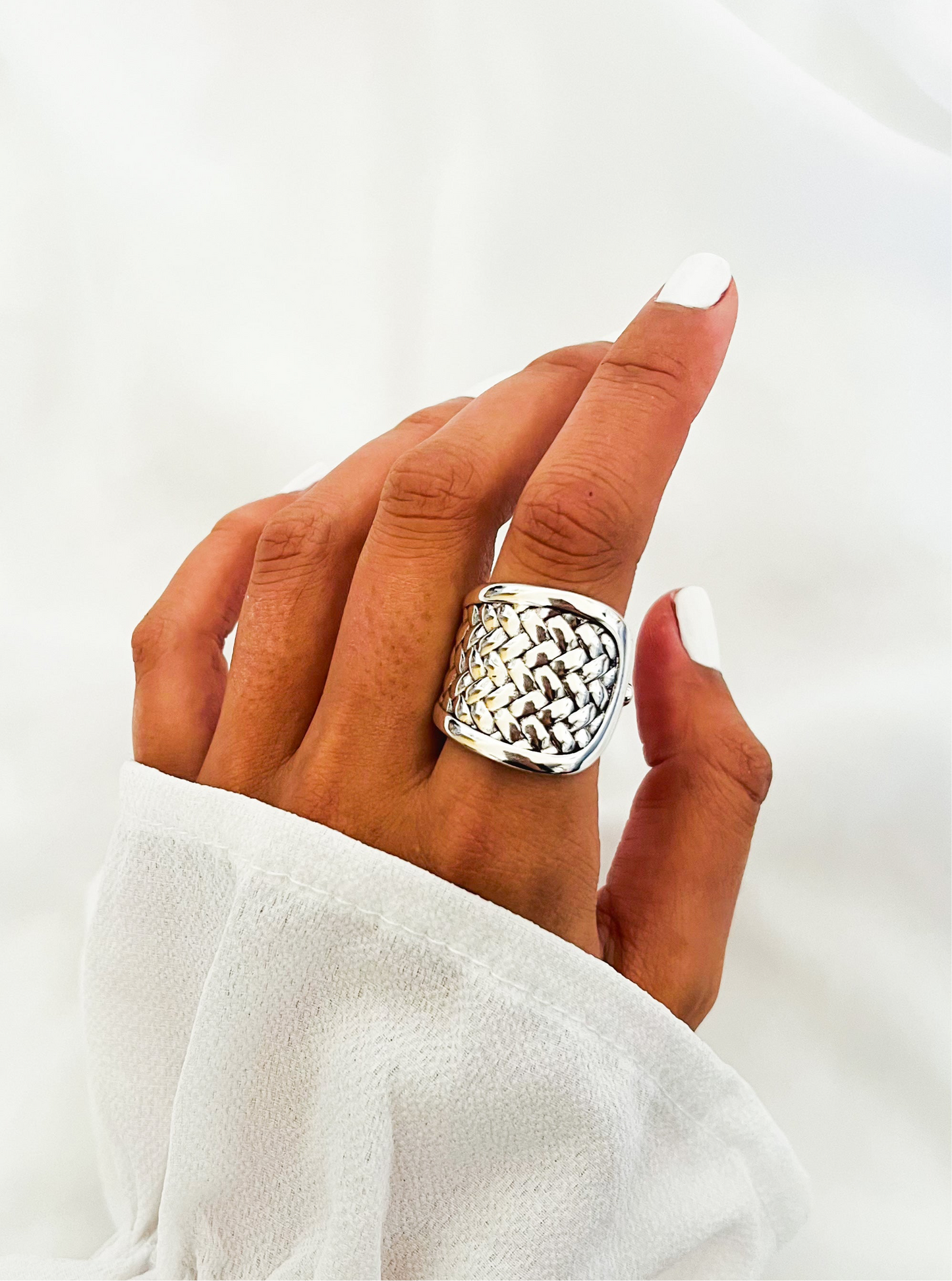 Anillo Tais
