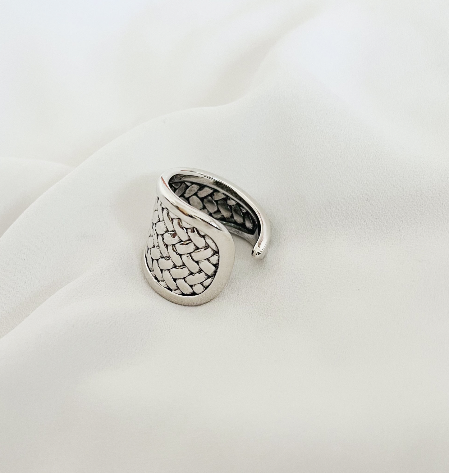 Anillo Tais