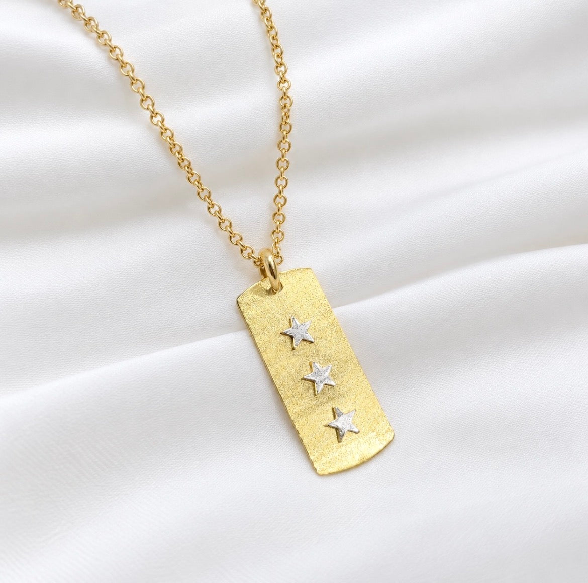 Collar placa estrellas