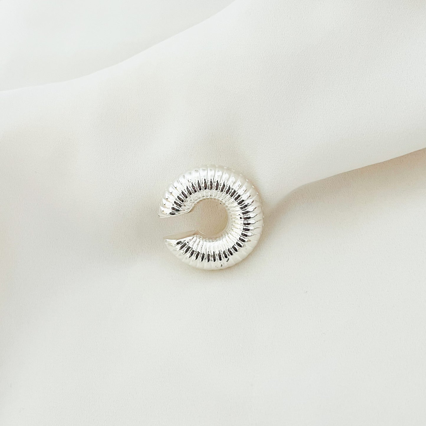 Ear cuff plata