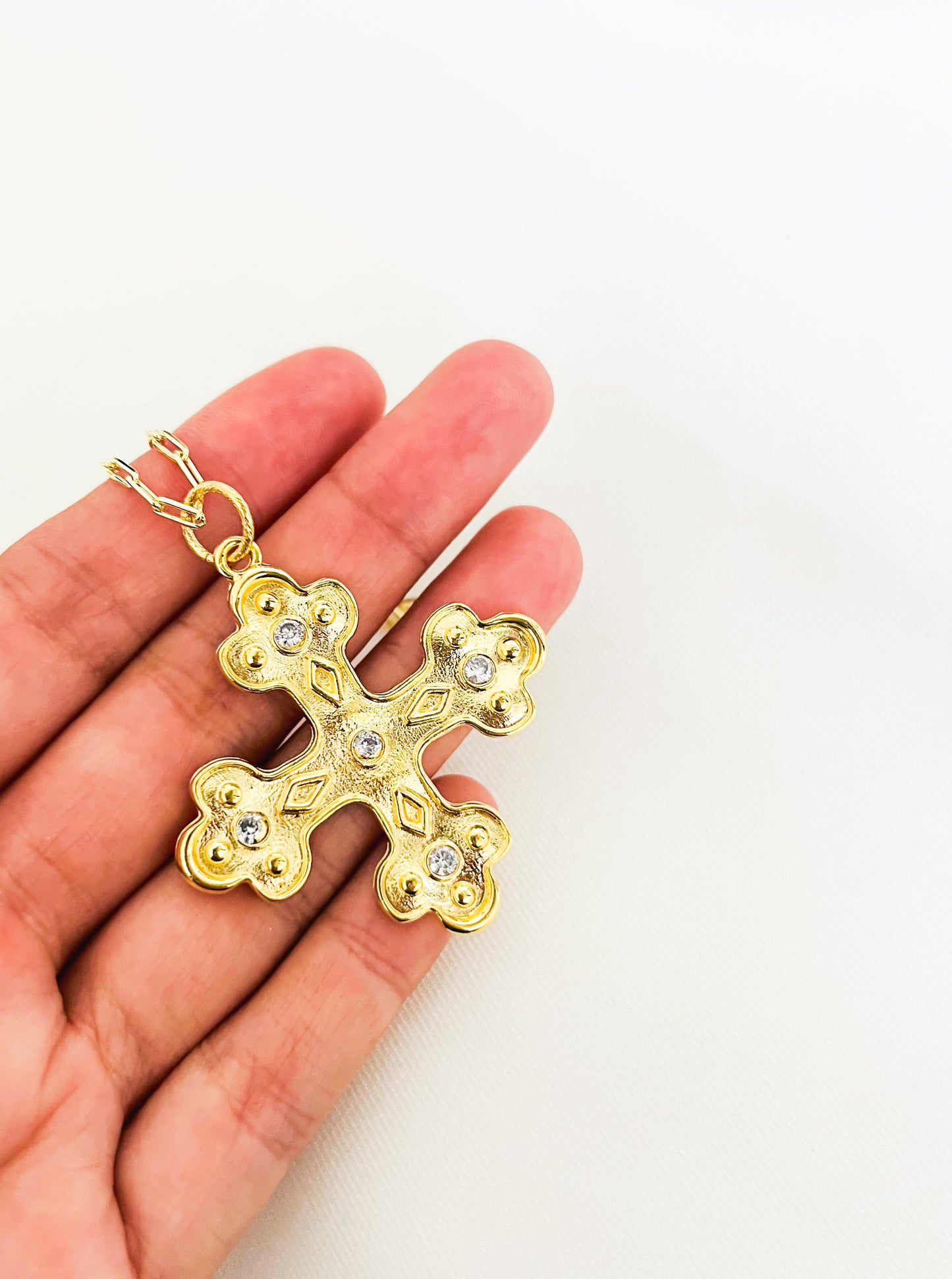 Collar cruz circones