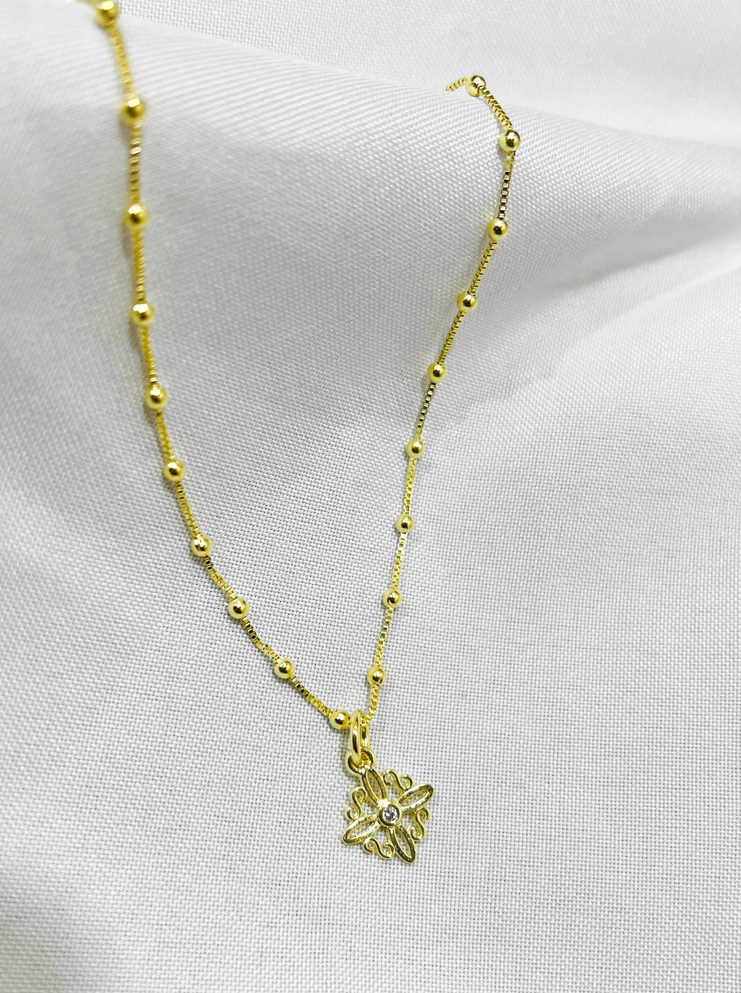 Collar Nudo de bruja gold