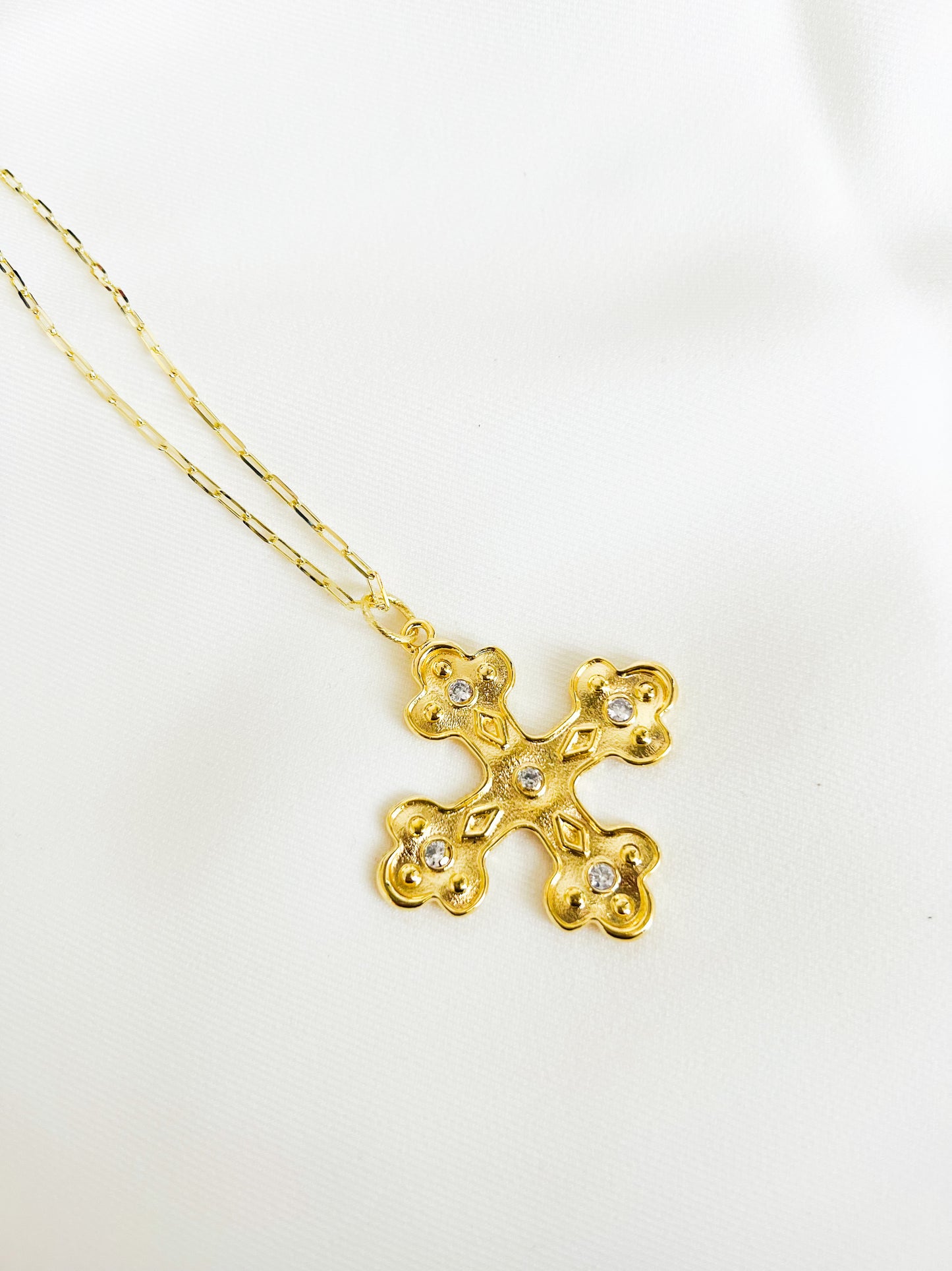 Collar cruz circones