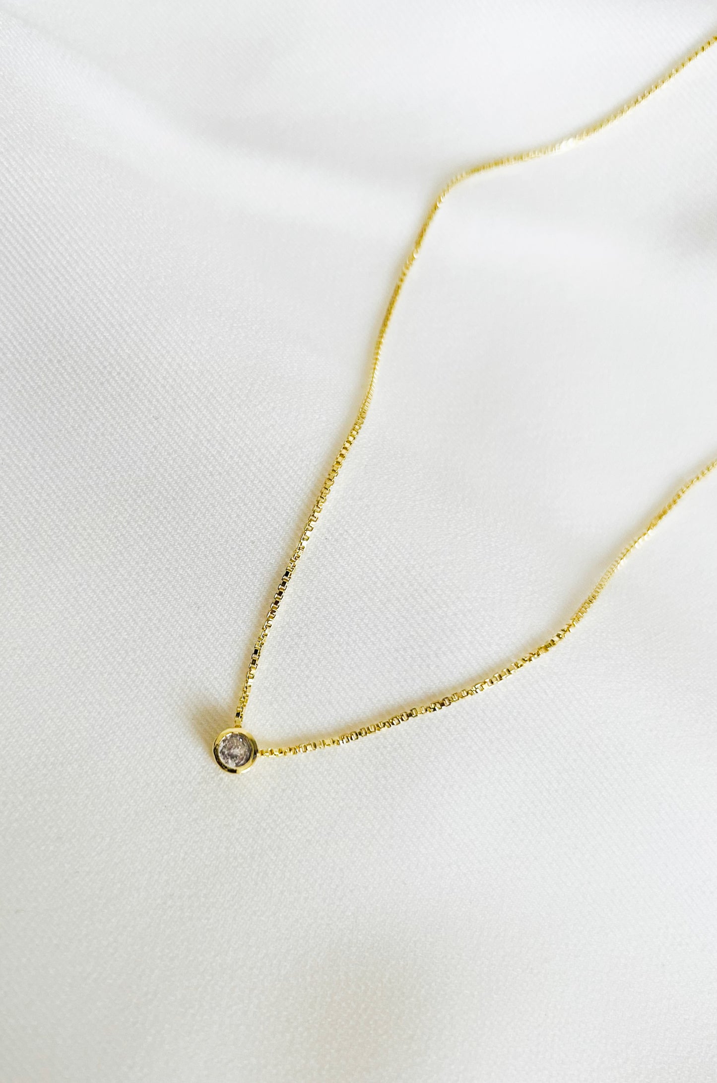 Collar punto de luz Gold