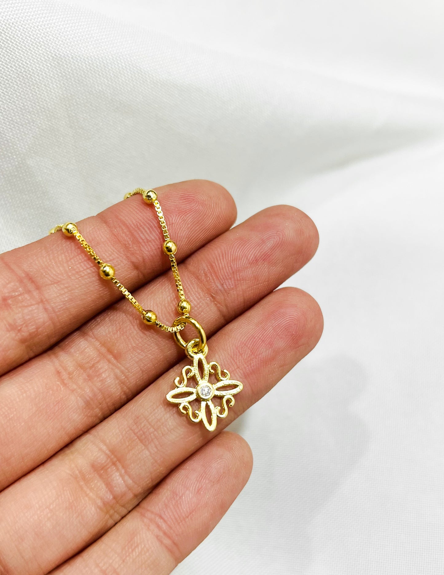 Collar Nudo de bruja gold