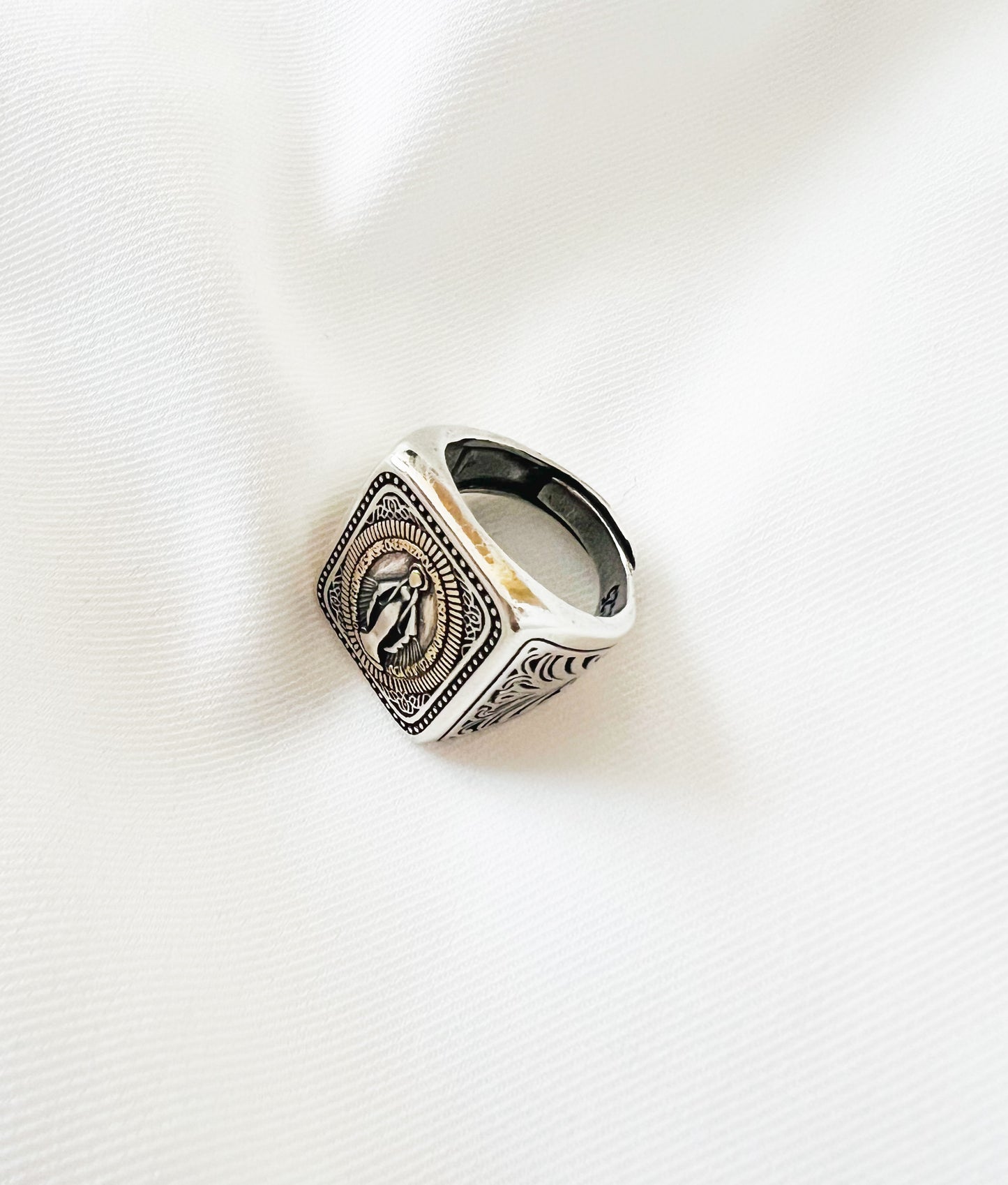 Anillo virgen