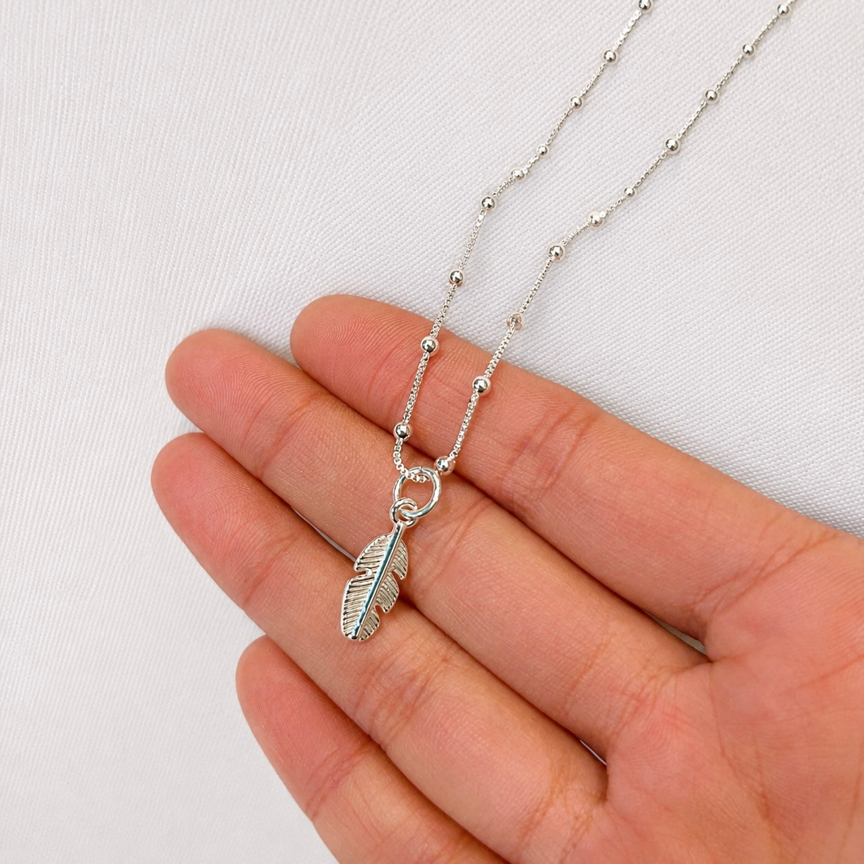 Collar pluma