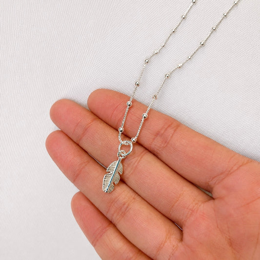 Collar pluma